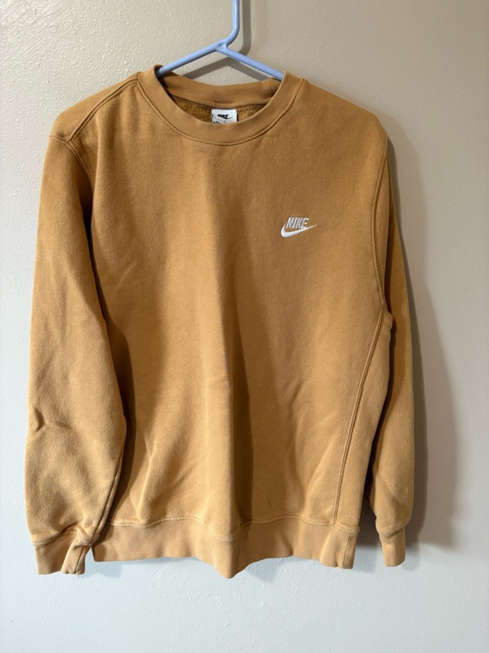 Nike Men’s Crewneck Sweatshirt in Camel size large